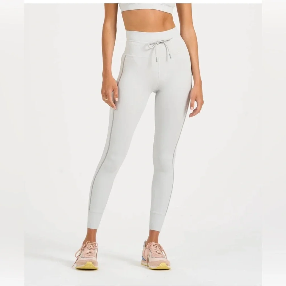 Vuori Women's Soft Gray High-Waisted Leggings - Picture 1 of 10